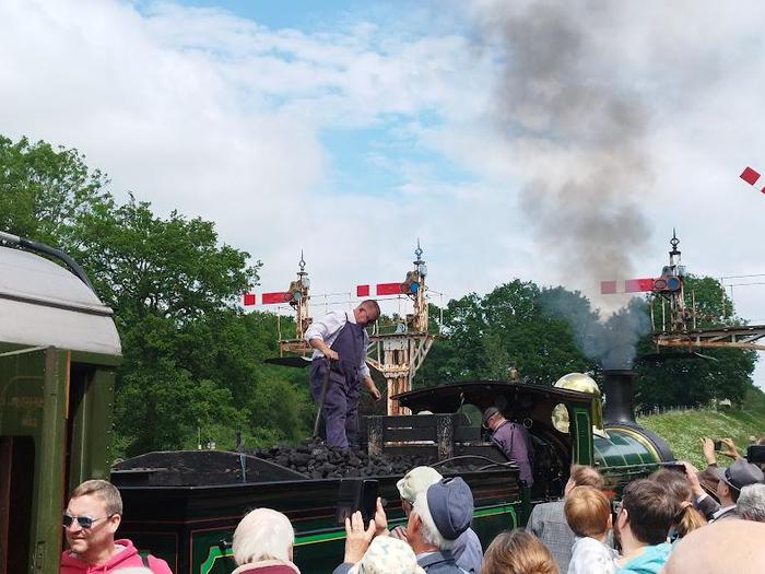 Drivers shovelling coal