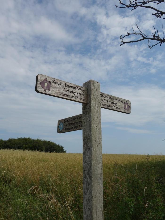 Signpost indicating the turning to Washington